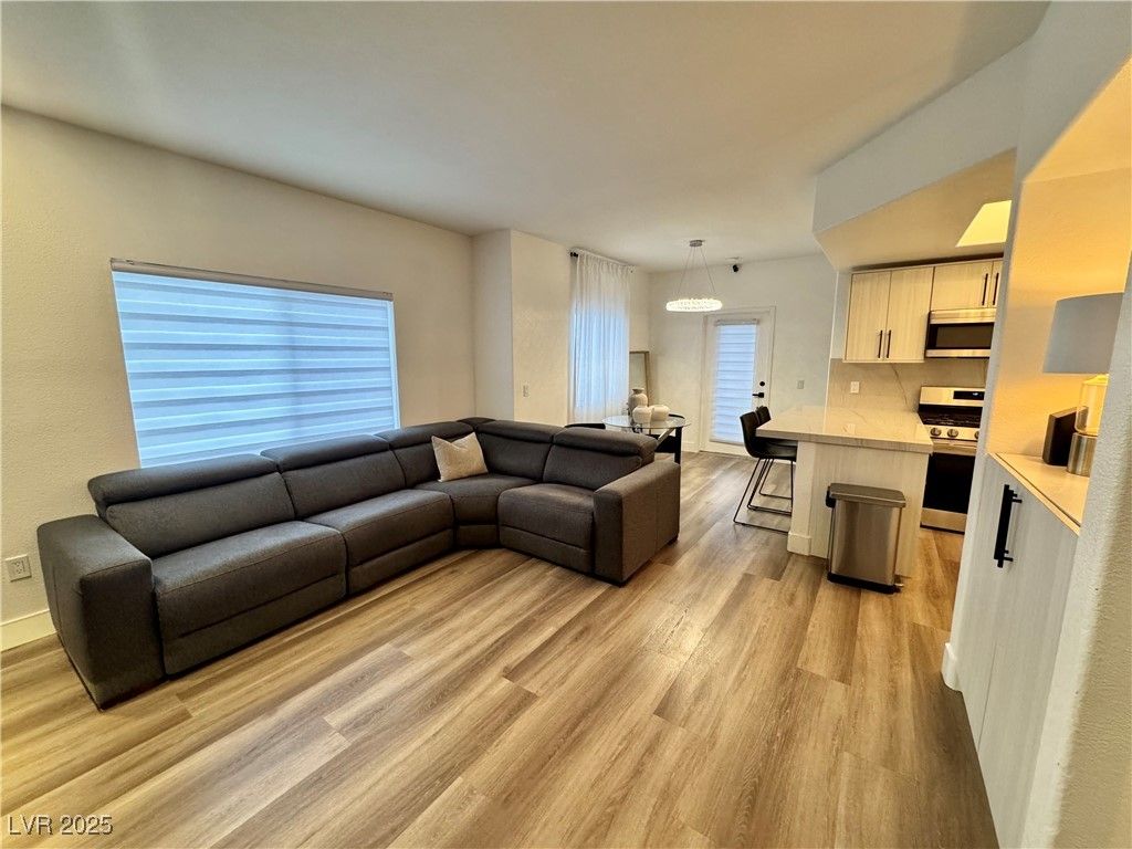 9470 Peace Way 223, Las Vegas, NV 89147