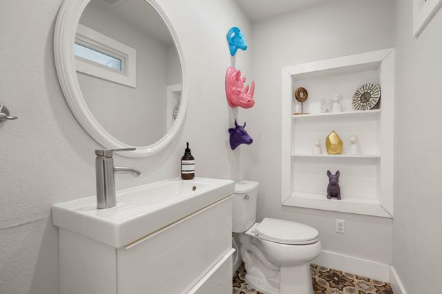 3114 Pace Bend RD S, Spicewood, TX 78669