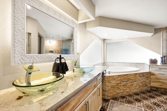 3114 Pace Bend RD S, Spicewood, TX 78669