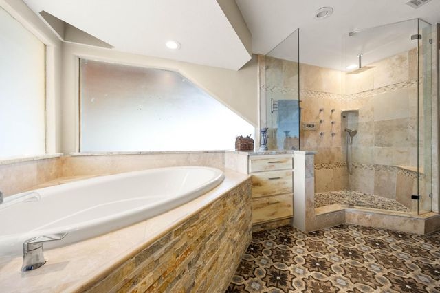 3114 Pace Bend RD S, Spicewood, TX 78669