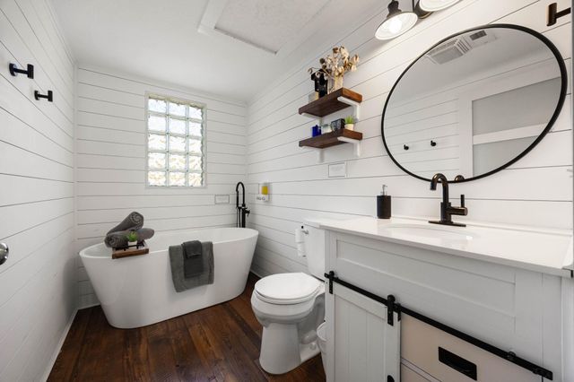 3114 Pace Bend RD S, Spicewood, TX 78669