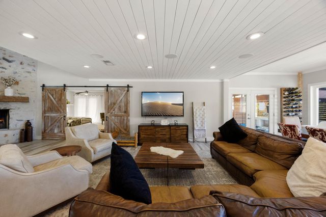 3114 Pace Bend RD S, Spicewood, TX 78669