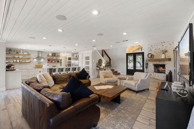 3114 Pace Bend RD S, Spicewood, TX 78669