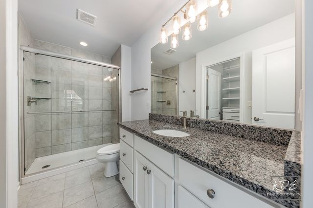 36 Woodmoor Court, Lombard, IL 60148