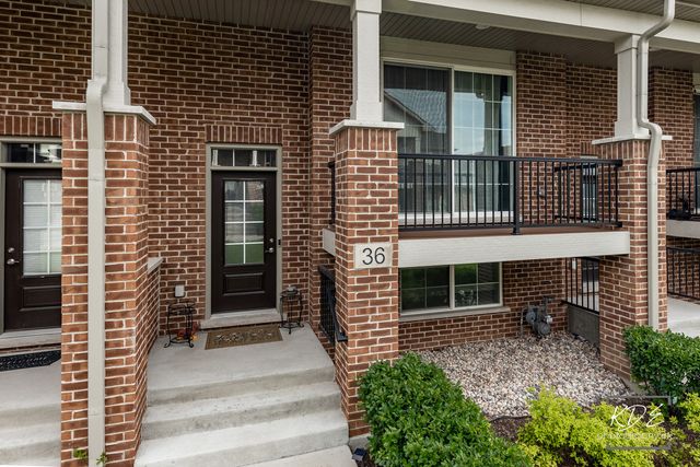 36 Woodmoor Court, Lombard, IL 60148