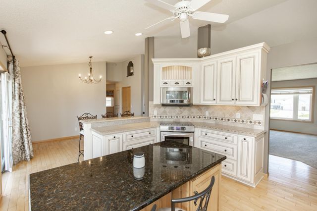 2715 33rd Street S, Fargo, ND 58103
