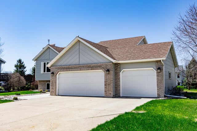 2715 33rd Street S, Fargo, ND 58103