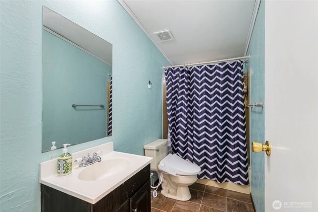 369 W Tahuyeh Drive, Bremerton, WA 98312