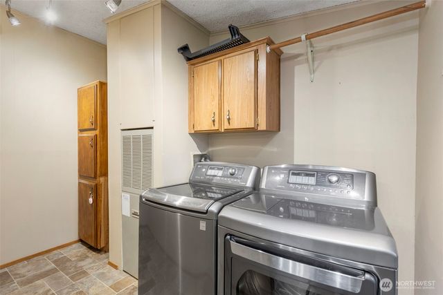 369 W Tahuyeh Drive, Bremerton, WA 98312