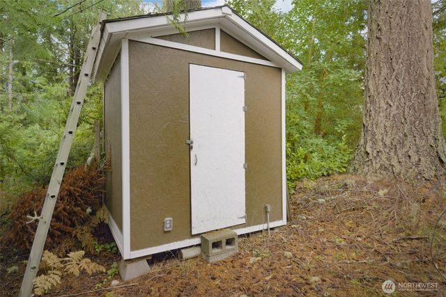 369 W Tahuyeh Drive, Bremerton, WA 98312