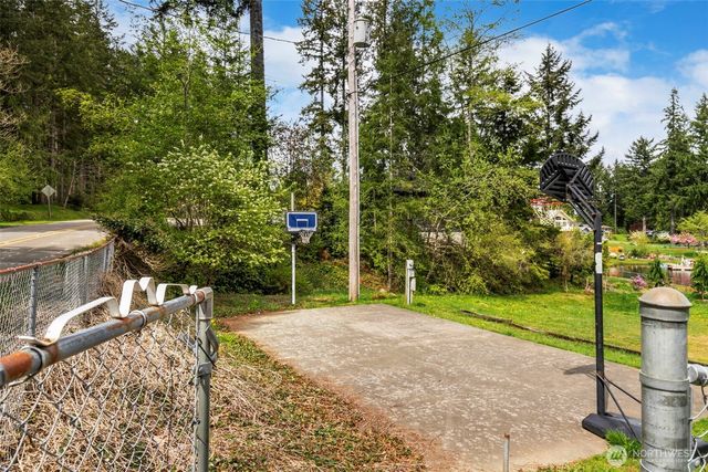 369 W Tahuyeh Drive, Bremerton, WA 98312