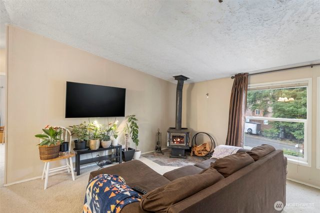 369 W Tahuyeh Drive, Bremerton, WA 98312