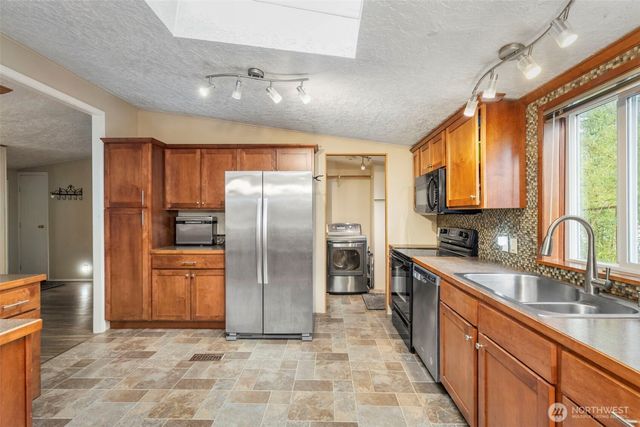 369 W Tahuyeh Drive, Bremerton, WA 98312