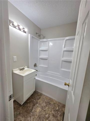 822 N Holden Street, Warrensburg, MO 64093