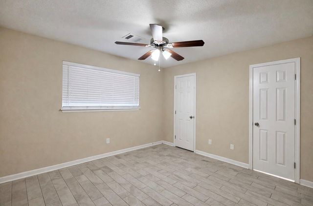 101 Lottie Lane, Friendswood, TX 77546