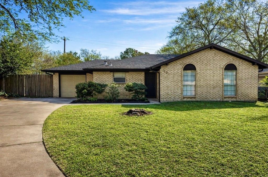 101 Lottie Lane, Friendswood, TX 77546