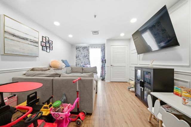 230 Willard St 102, Quincy, MA 02169