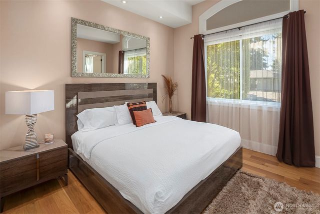 1736 125th Avenue SE, Bellevue, WA 98005