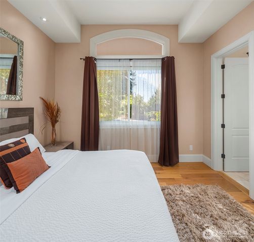 1736 125th Avenue SE, Bellevue, WA 98005