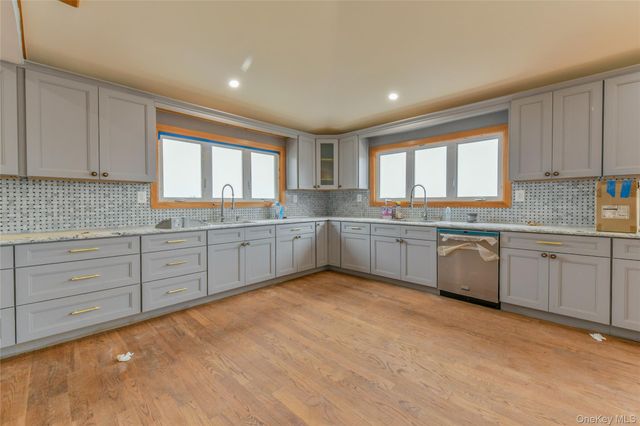 4563 Decatur Place, Island Park, NY 11558