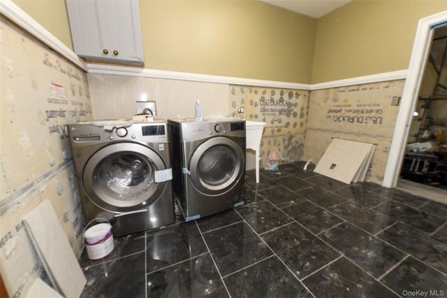 4563 Decatur Place, Island Park, NY 11558