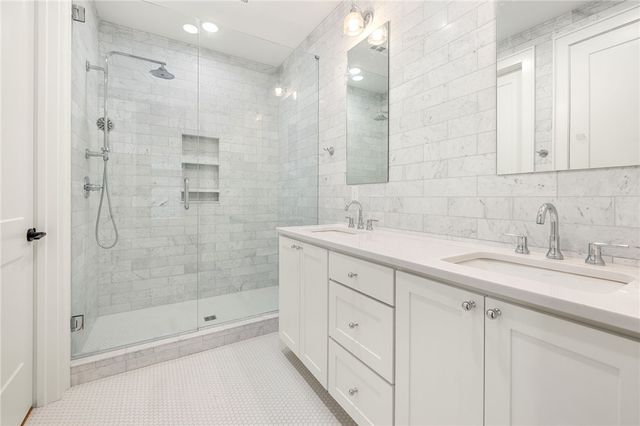 4605 S 47th Street, Rogers, AR 72758