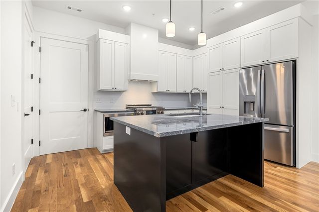 4605 S 47th Street, Rogers, AR 72758