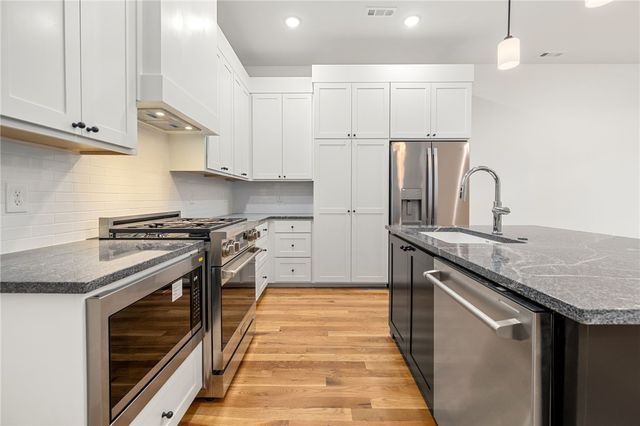 4605 S 47th Street, Rogers, AR 72758