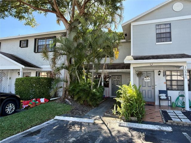 10554 NW 3rd St, Pembroke Pines, FL 33026