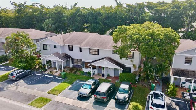 10554 NW 3rd St, Pembroke Pines, FL 33026