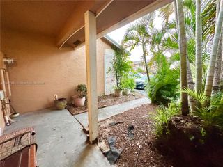 10554 NW 3rd St, Pembroke Pines, FL 33026
