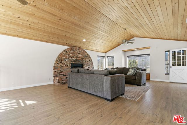 812 Glenbrook Drive, Frazier Park, CA 93225