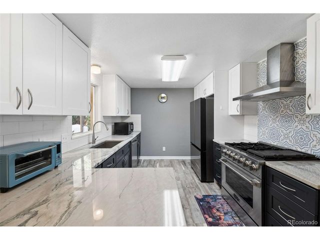 957 E 9th Ave, Broomfield, CO 80020