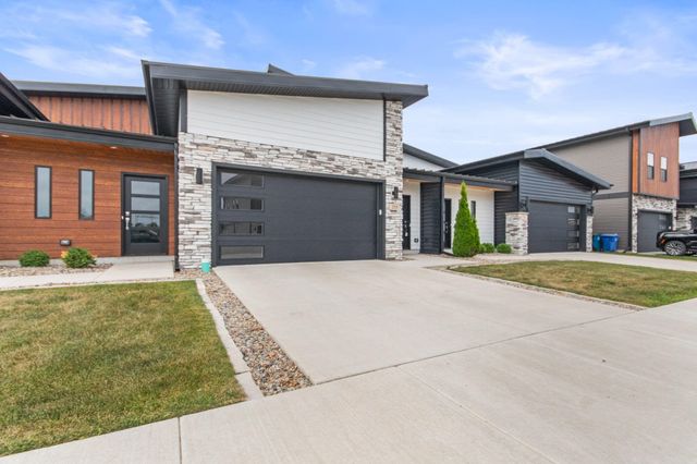 255 Nomo Place, Crown Point, IN 46307