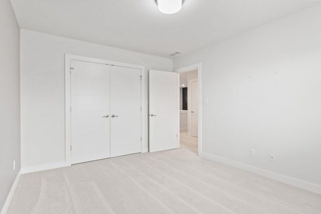 255 Nomo Place, Crown Point, IN 46307