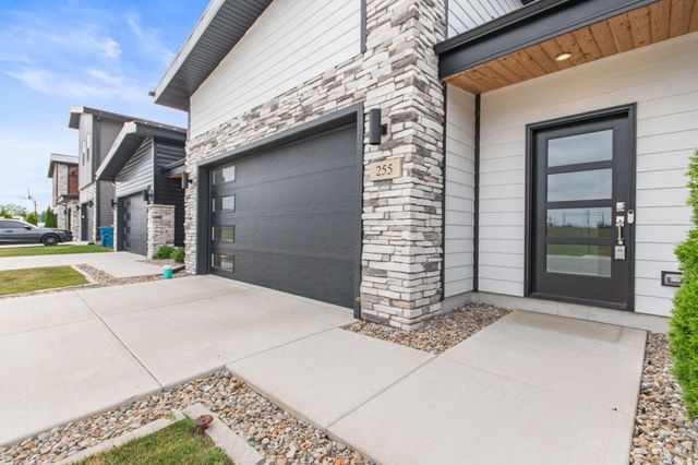 255 Nomo Place, Crown Point, IN 46307