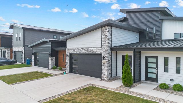 255 Nomo Place, Crown Point, IN 46307