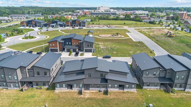 255 Nomo Place, Crown Point, IN 46307