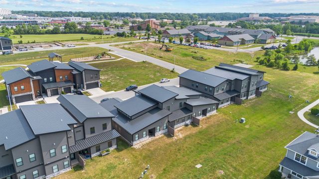 255 Nomo Place, Crown Point, IN 46307