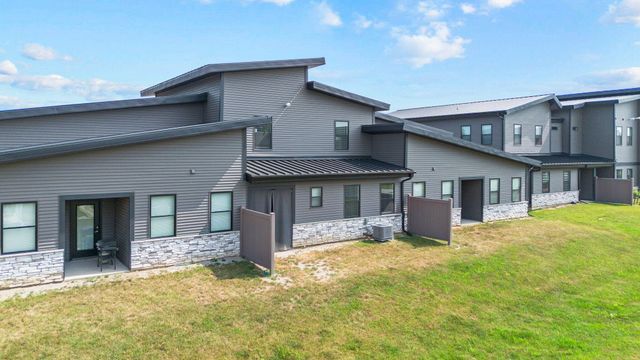 255 Nomo Place, Crown Point, IN 46307