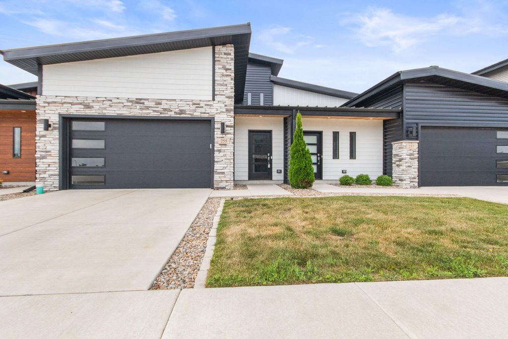 255 Nomo Place, Crown Point, IN 46307