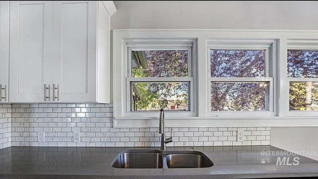 291 Lincoln St, Twin Falls, ID 83301