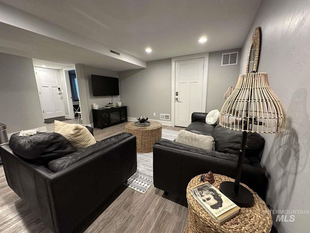 291 Lincoln St, Twin Falls, ID 83301