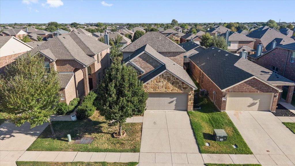 8825 Deadwood Lane, Aubrey, TX 76227 — photo 2