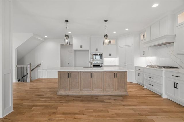 13547 Terrace Park Drive, Parkville, MO 64152