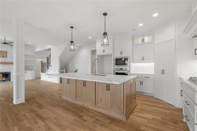 13547 Terrace Park Drive, Parkville, MO 64152