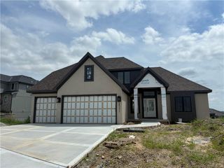 13547 Terrace Park Drive, Parkville, MO 64152
