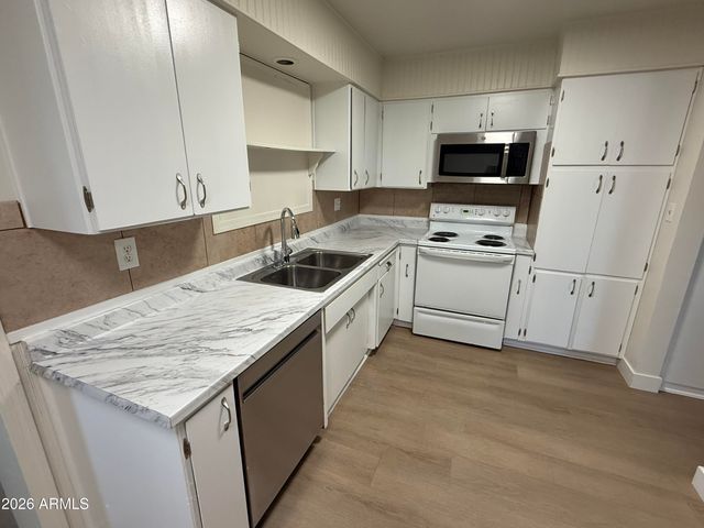 434 N HUNT Drive, Mesa, AZ 85203