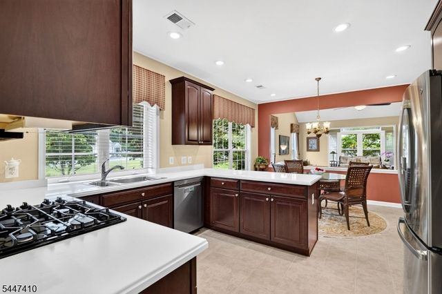 251 Longwood Ln, Franklin Twp., NJ 08873