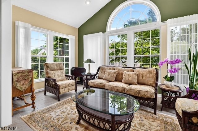 251 Longwood Ln, Franklin Twp., NJ 08873